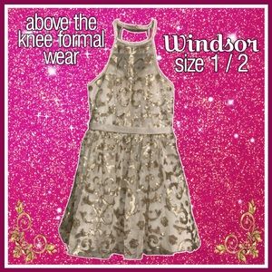 WINDSOR FORMAL ABOVE THE KNEE WHITE AND GOLD DRESS size 1/2